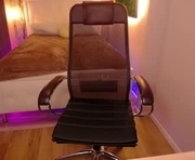 karen_villis is a 44 year old female webcam sex model.