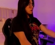 naanaky_tay is a 19 year old female webcam sex model.