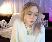 just_mia_ is a 18 year old female webcam sex model.