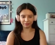 laricenature is a 18 year old female webcam sex model.