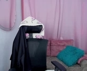 seraphinecutee is a 18 year old female webcam sex model.