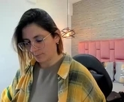 sarahdeyvis is a 32 year old female webcam sex model.