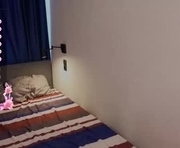 luxe_lady is a 18 year old female webcam sex model.
