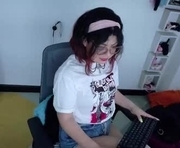 cat_white is a 25 year old female webcam sex model.