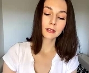 wenonarumbach is a 18 year old female webcam sex model.