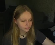 dory_liss is a 19 year old female webcam sex model.