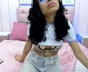 issaa_tyler is a 21 year old female webcam sex model.