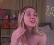 rumiray is a 18 year old female webcam sex model.