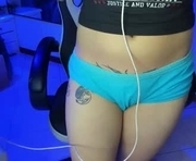 sorakui is a 19 year old female webcam sex model.