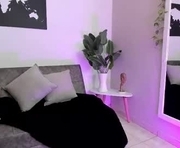 lunalenox is a 22 year old female webcam sex model.