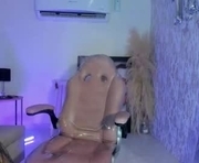 isabellaa23 is a 22 year old female webcam sex model.