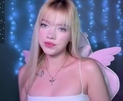 ellie_lovely_girl is a 19 year old female webcam sex model.