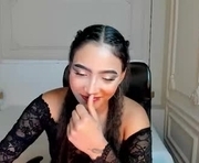 roxanerichie is a 18 year old female webcam sex model.