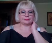 beverlyqcynia is a 46 year old female webcam sex model.