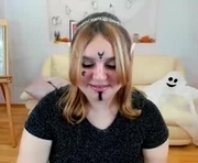 lillianhaig is a 18 year old female webcam sex model.