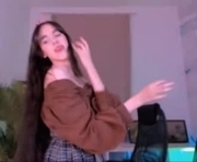 sofa_green is a 18 year old female webcam sex model.