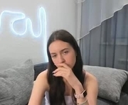 ainsleyedgington is a 18 year old female webcam sex model.