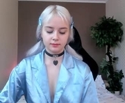 bubble_maryy is a  year old female webcam sex model.