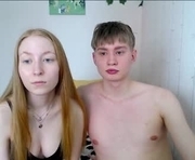 lessyxjhony is a 19 year old couple webcam sex model.