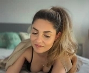 alliesynns is a  year old female webcam sex model.