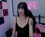 sara_londry is a 19 year old female webcam sex model.