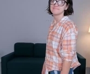 guinevereblakeway is a 18 year old female webcam sex model.