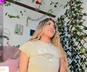 steewart_sofii is a 25 year old female webcam sex model.