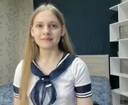 onelovelyalice is a 18 year old female webcam sex model.