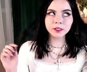 cokacolastic is a 18 year old female webcam sex model.