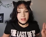 midnightkitten_ is a 19 year old female webcam sex model.