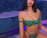 isoldevyx is a 24 year old female webcam sex model.