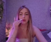 holly_molly8 is a 25 year old female webcam sex model.