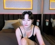 carolineloverss is a 19 year old female webcam sex model.