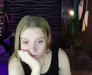 layla_glam is a 18 year old female webcam sex model.