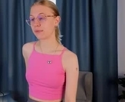 lovedrope is a 20 year old female webcam sex model.