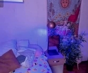 laraa_rouss_ is a 20 year old female webcam sex model.