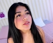 1bonnie is a 19 year old female webcam sex model.
