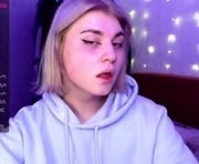 vynila is a 18 year old shemale webcam sex model.