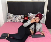 lorenarusso is a 24 year old female webcam sex model.