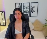 ela_rosse_ is a  year old female webcam sex model.