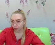 bbsoniabarbi is a 19 year old female webcam sex model.