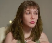 my_parisss is a 18 year old female webcam sex model.