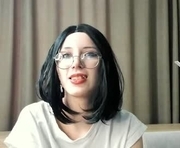 tatebigge is a 18 year old female webcam sex model.
