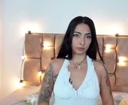 pocahontas_xxx_xxx is a 27 year old female webcam sex model.