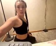 madm569308 is a  year old female webcam sex model.