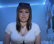 your__misscute is a 18 year old female webcam sex model.
