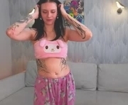 tatedodson is a 18 year old female webcam sex model.