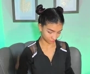 laura_aristizabal_19 is a 20 year old female webcam sex model.