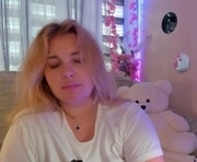 jansylines is a 31 year old female webcam sex model.