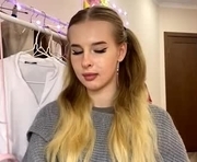 shelapeake is a 18 year old female webcam sex model.